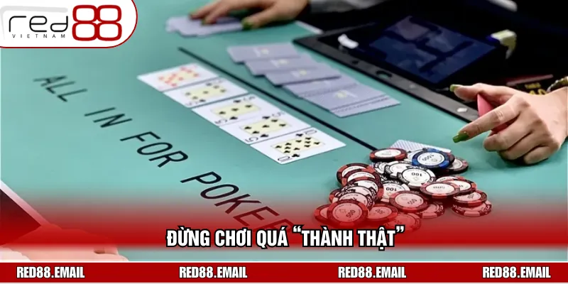 Cách Chơi Poker RED88 Dễ Thắng Với Các Chiến Thuật Hay Đừng chơi quá lộ liễu để đối thủ bắt bài